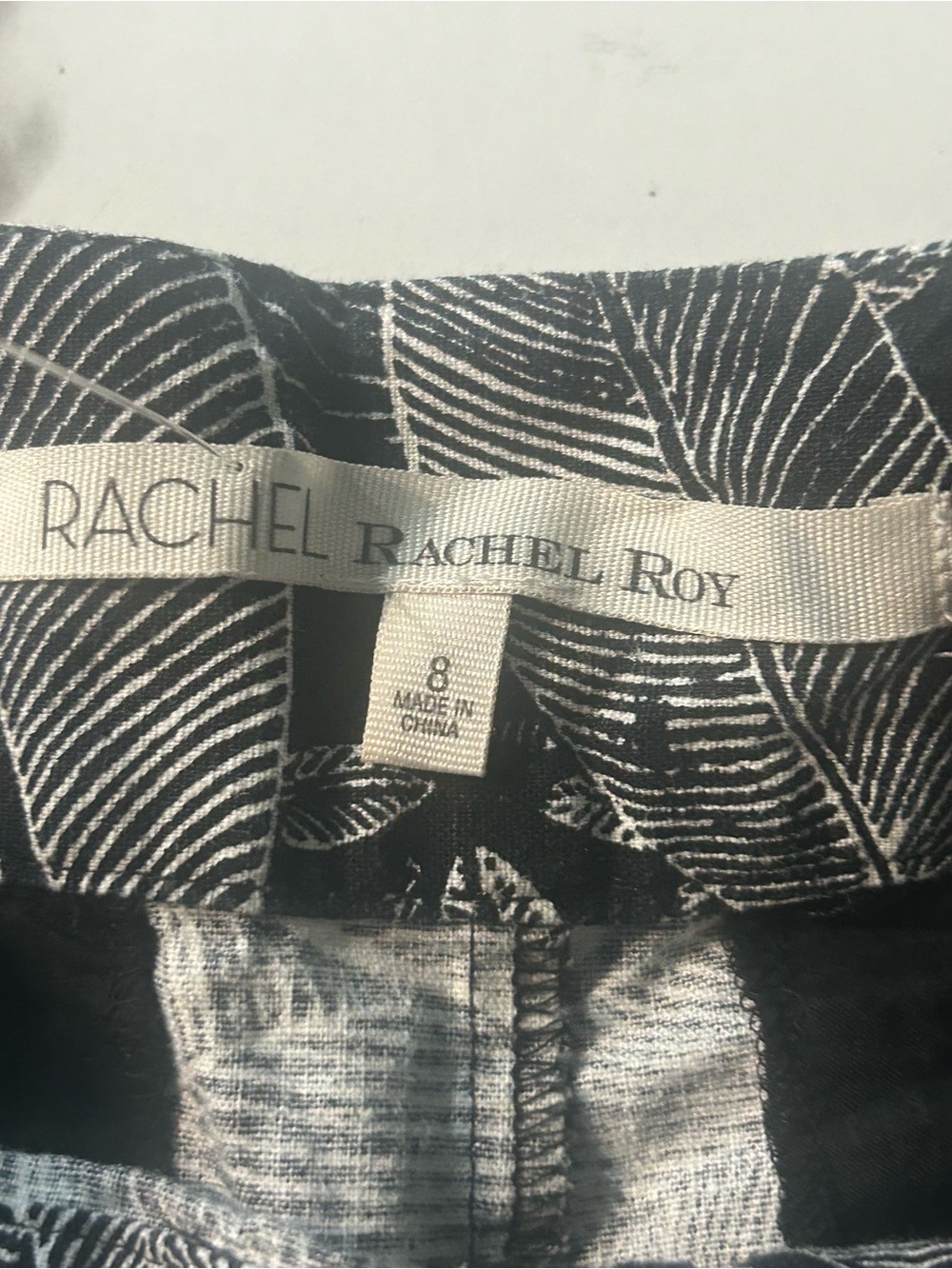 Beautiful RACHEL Rachel Roy Black and White Leaf Print Shorts tropical size 8